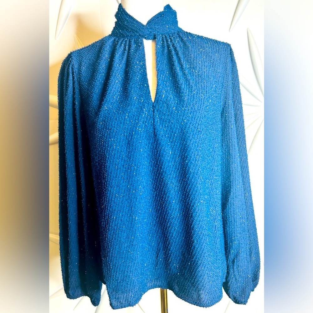 Nine West NWT SZ M blue top w/long sleeves & keyhole opening PTP 20” (bust 40”)